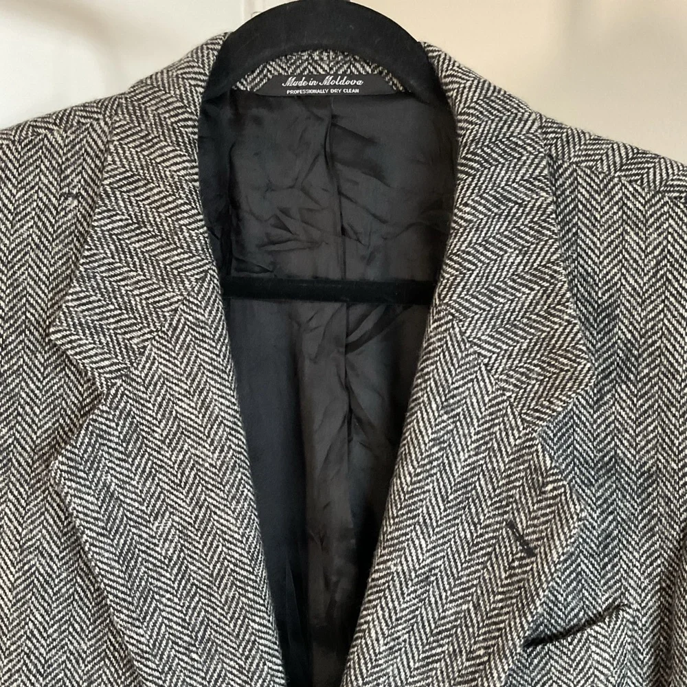 Vintage GGG Clothes 100% Wool Herringbone Sport Coat Blazer Gray 42S Moldova